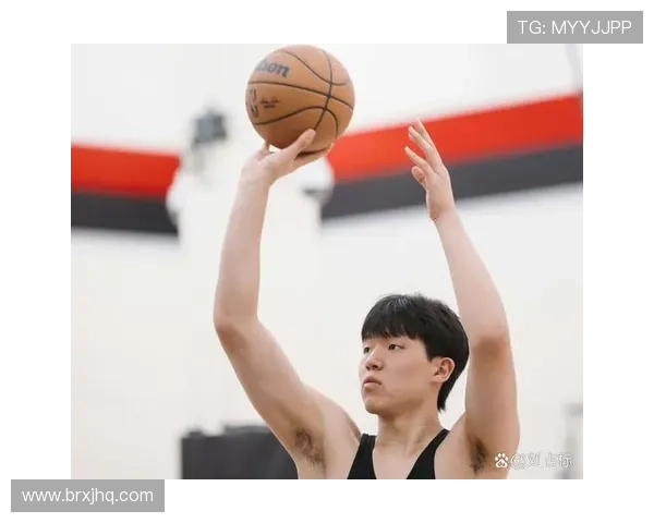 青岛记者点评杨瀚森表现需提升体能挑战仍在后方等待